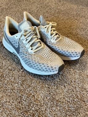 Nike Zoom Air Pegasus 35 Running Shoes Women's Sz 9 Used